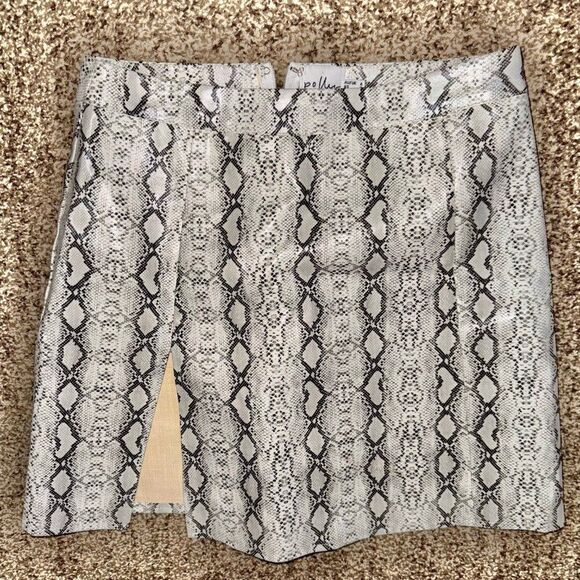 Princess Polly Samira Snakeskin Leather Mini Skirt Size 2 - Picture 4 of 6
